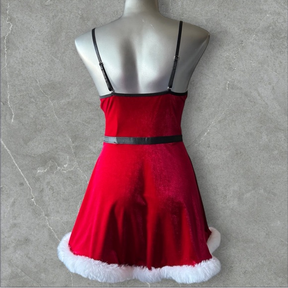 🆕Festive Red Velvet Santa Chemise with White Faux Fur Trim - Picture 9 of 16